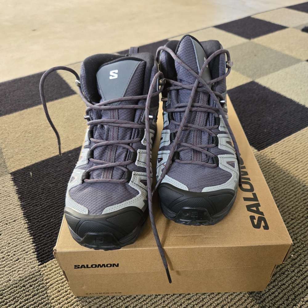 Salomon Men's Black and Gray Athletic Shoes
